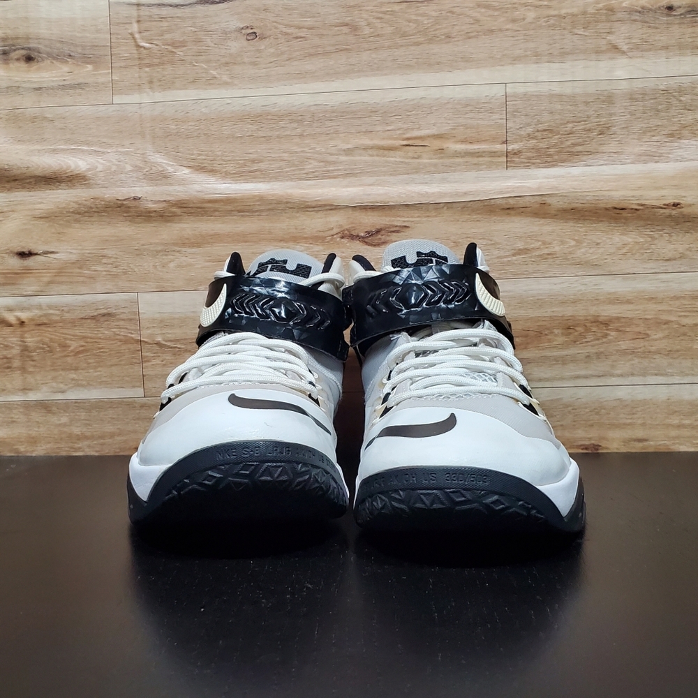 Nike LeBron Zoom Soldier 8 TB White Black Sneakers Men's Size 9 - Picture 8 of 12